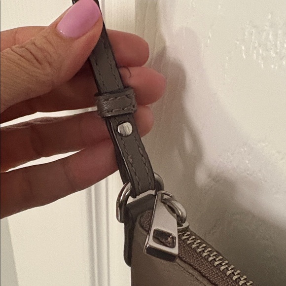 GUC Marc Jacobs olive crossbody bag - Picture 4 of 8